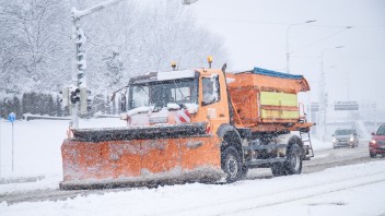 Meteorológovia vydali výstrahy. Viaceré oblasti Slovenska môže zasiahnuť sneženie a silný vietor