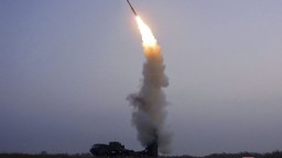 Severná Kórea odpálila v priebehu januára až deväť balistických rakiet. Predstavitelia okolitých krajín sú v pozore