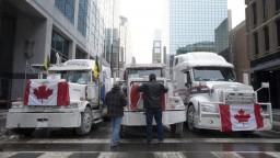 Kanadská polícia zhabala protestujúcim kamionistom palivo, hrozí zatýkaním