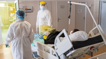 Narastá vysoký počet infikovaných zamestnancov vo viacerých nemocniciach