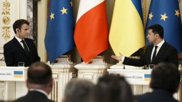 Rusko reagovalo na stretnutie Macrona so Zelenským, vidí aj pozitívne signály