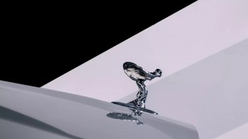 Rolls-Royce predstavil vylepšenú sošku Spirit of Ecstasy