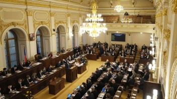 Český Senát neschválil pandemický zákon. Podľa viacerých je v rozpore s ústavou