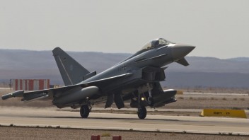 Do Bulharska prišlo viac ako sto španielskych vojakov a štyri stíhačky Eurofighter. Posilnia východné krídlo NATO