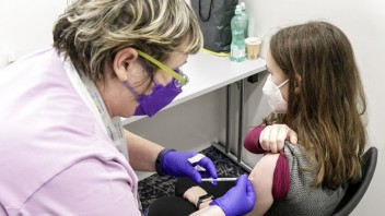 Od pondelka bude na Slovensku možné očkovanie treťou dávkou pre neplnoleté deti