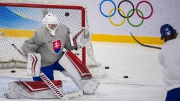 Slovenskí hokejisti sú zatiaľ bez bodu. Do zápasu s Lotyšskom sa pripravujú zmeny