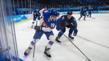 Slovenskí hokejisti nedokázali na Fínov nájsť správny recept. Historická medaila je však stále na dosah