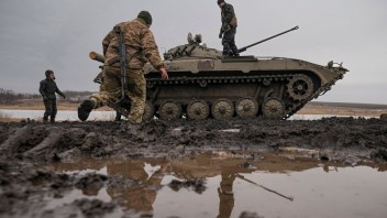 Ukrajinu podľa Spojených štátov ohrozujú desaťtisíce vojakov pod velením Ruska