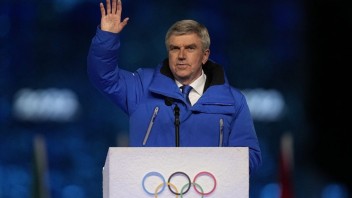Záverečný ceremoniál olympijských hier sa niesol aj v duchu mieru. Na ten vyzval prezident MOV