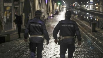 Po páde z balkóna zomrela talianska veľvyslankyňa, okolnosti vyšetruje polícia