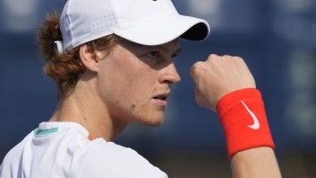 Taliansky tenista Sinner postúpil do štvrťfinále turnaja ATP v Dubaji, zdolal Murrayho
