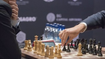 Medzinárodná šachová federácia odobrala Rusku tohtoročnú olympiádu