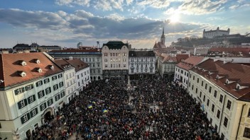 FOTO: Solidaritu Ukrajine vyjadrili aj známe mená hudobnej scény na hlavnom námestí v Bratislave