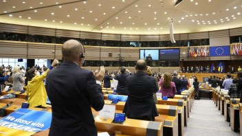 Zelenskyj sa online spojil s Európskym parlamentom: Bojujeme o prežitie