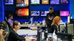 Ľudia najčastejšie čerpajú informácie o Ukrajine z televízneho spravodajstva, v tomto smere vyhráva TA3, ukázal prieskum