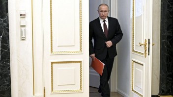 Putina obkolesuje jeho vnútorný kruh. Týchto päť mužov má k nemu najbližšie