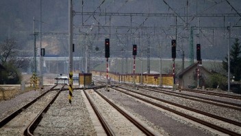 Fínske železnice vypravia posilové vlaky. Registrujú rastúci záujem Rusov o odchod zo svojej vlasti