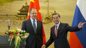 Priateľstvo medzi Čínou a Ruskom prispieva k svetovému mieru, hovorí šéf čínskej diplomacie