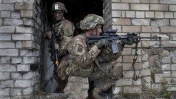 NATO uvažuje nad posilnením svojej stálej prítomnosti vo východnej Európe