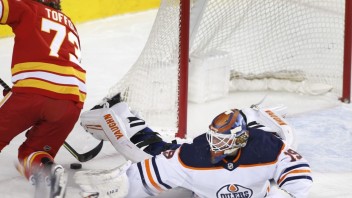 NHL: Ružička sa vrátil do zostavy Calgary, asistenciou prispel k víťazstvu