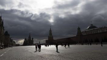Rusku hrozí bezprostredné riziko bankrotu, domnieva sa ratingová agentúra Fitch