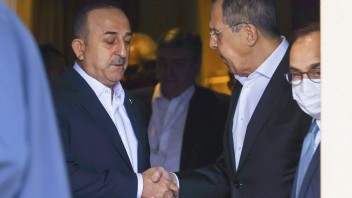 Stretnutie Kulebu s Lavrovom bolo zložité, avšak civilizované, uviedol šéf tureckej diplomacie