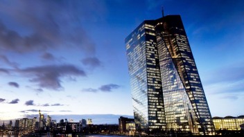 Európska centrálna banka ponechala kľúčové úrokové sadzby nezmenené, sú na rekordnom minime
