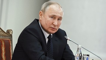 Putin obviňuje Ukrajinu z porušovania medzinárodného humanitárneho práva, informuje Kremeľ