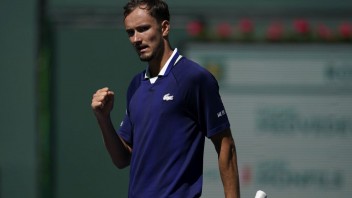 Medvedev môže prísť o Wimbledon, podľa britského ministra športu má zavrhnúť Putina