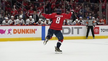 NHL: Ovečkin prekonal Jágra, strelil svoj 767. gól. Chára si pripísal asistenciu