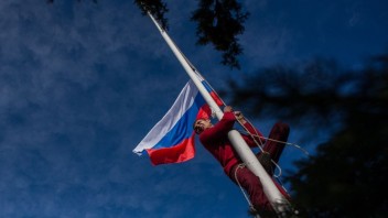 Vyhostenie ruských diplomatov je sklamaním, neostane bez odpovede, reaguje Moskva