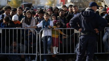 Pri utečencoch z Ukrajiny a Sýrie neuplatňujeme dvojaký meter, vyhlásil podpredseda Európskej komisie