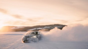 Audi testuje faceliftovaný e-tron v mrazivých podmienkach