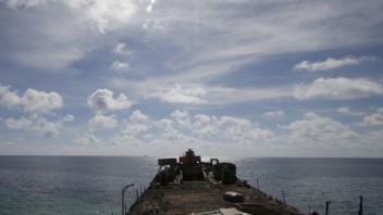 Čína plne militarizovala najmenej tri ostrovy, uvádza americký admirál