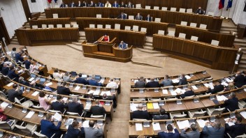Pomoc pre Ukrajincov. Poslanci parlamentu schválili balík opatrení lex Ukrajina