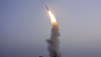 KĽDR pravdepodobne klamala s cieľom odpútať pozornosť a neodpálila nový typ rakety