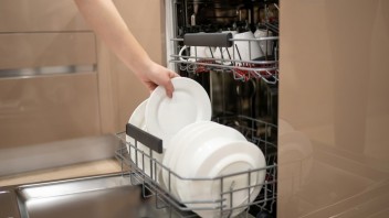 Správne naložená umývačka riadu vám dokáže ušetriť nemalé peniaze: Naučte sa, čo kam patrí