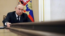 Putin čoraz menej dôveruje svojmu vojenskému veleniu. Dôvodom je pomalý postup ruskej armády