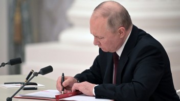 Putin podpísal dekrét o odvode do armády. Povolal vyše 100-tisíc mladých mužov