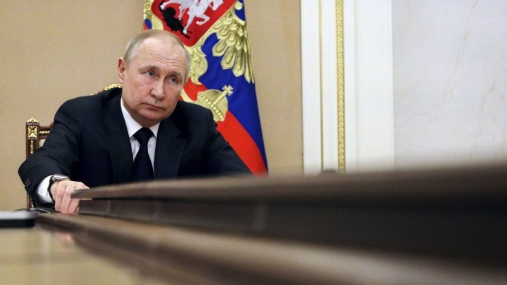Putin verí vlastnému falošnému príbehu. Na klamstvá ho upozornil aj Scholz