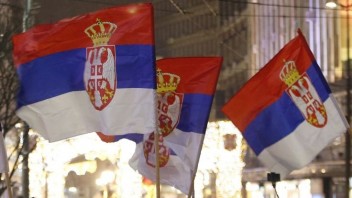 Srbi volia prezidenta, parlament aj vedenie Belehradu. Favoritom na post hlavy štátu je opäť Vučič