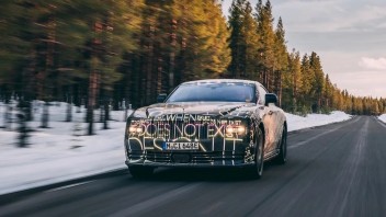 Rolls-Royce testuje nový elektromobil Spectre v mrazivých podmienkach