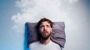 Triky, ktoré pomáhajú ľuďom zabudnúť na nespavosť