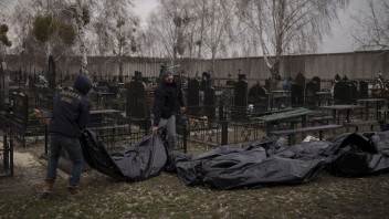 Zábery z Buče sú neakceptovateľné. Narušili atmosféru po rokovaniach Ukrajiny a Ruska, uviedol šéf tureckej diplomacie