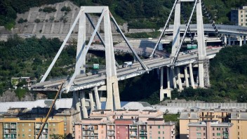 Pojednávanie v súvislosti s pádom mosta v talianskom Janove pokračuje. Pred súd sa postaví 59 ľudí