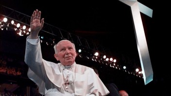 Ruskí vojaci zaútočili na rímskokatolícky seminár, ukradli kalich Jána Pavla II. aj rektorove staré tenisky