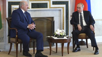 Západ podľa Putina rozpútal proti Rusku a Bielorusku totálnu sankčnú vojnu. Krajiny chcú upevňovať vzťahy