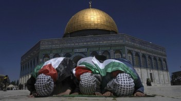 Izraelská polícia vnikla do areálu jeruzalemskej mešity, zatkla dvoch Palestínčanov