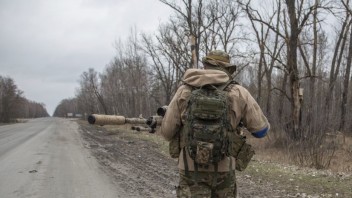 Rusko oznámilo, že v Mariupole otvorilo humanitárny koridor pre ukrajinských vojakov, ktorí zložia zbrane