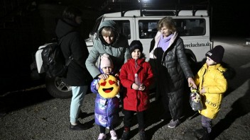 Moskva dala odvliecť vyše pol milióna Ukrajincov, Červený kríž sa ich snaží nájsť